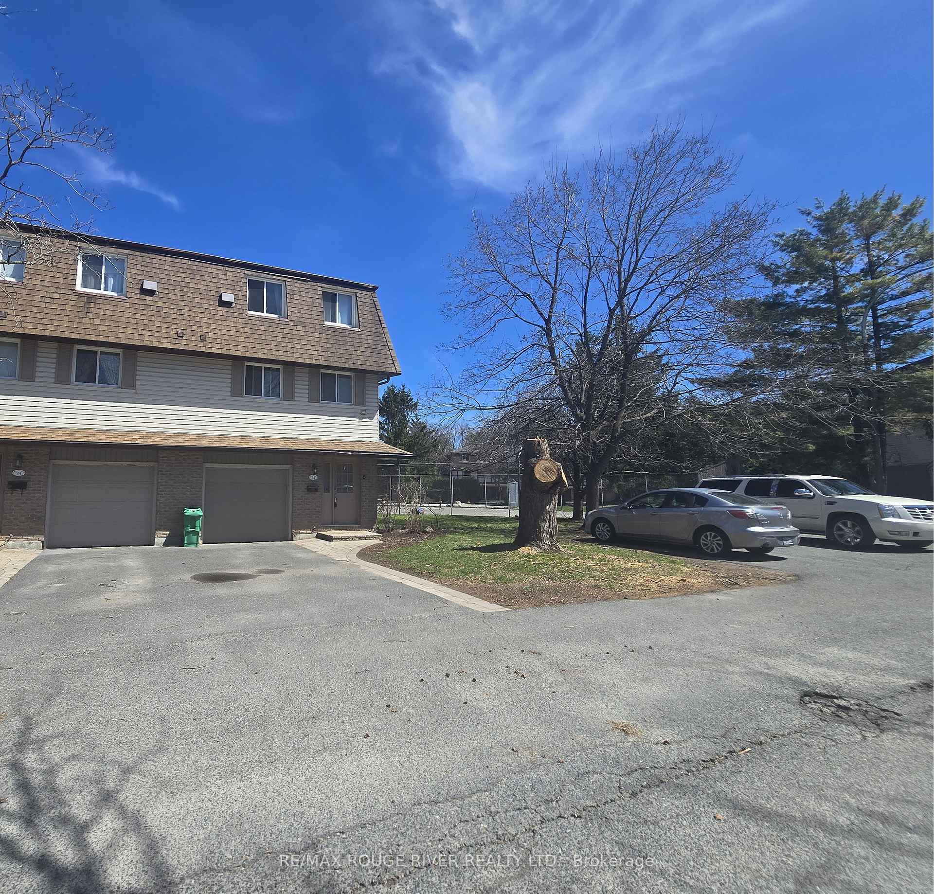 Property Photo:  30 Champlain Crescent 24  ON K9L 1T1 
