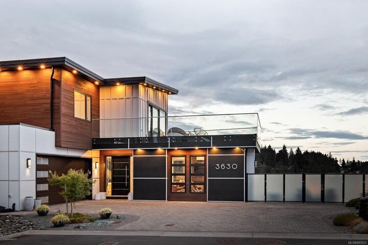 Property Photo: 3630 Ridge View Terr BC V9C 0M3