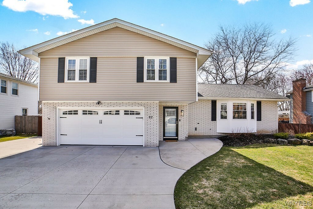 Property Photo: 62 Pin Oak Circle NY 14072