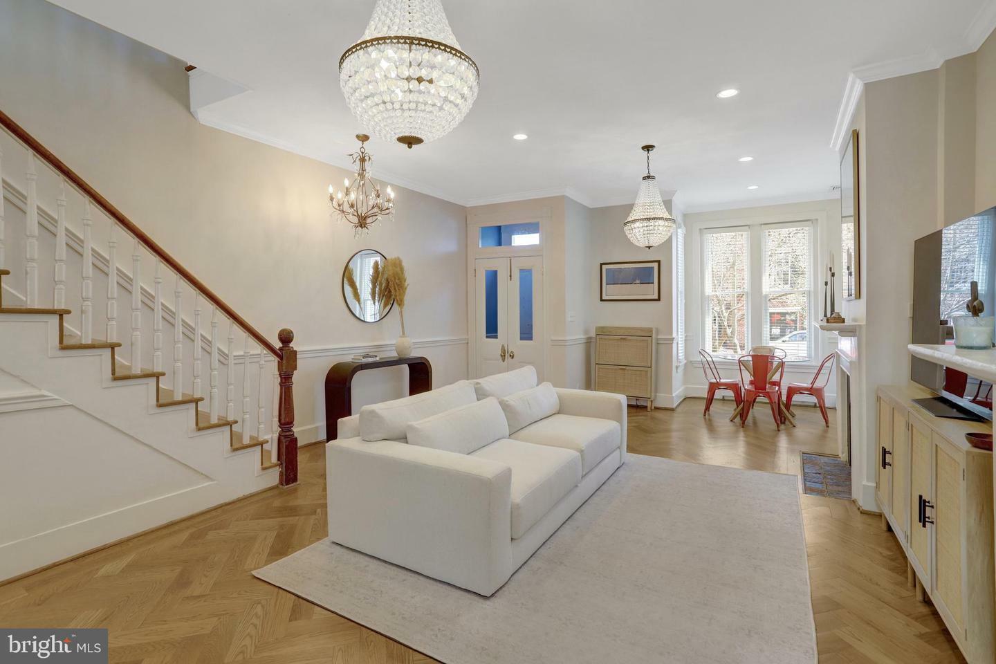 Property Photo: 230 N Saint Asaph Street VA 22314