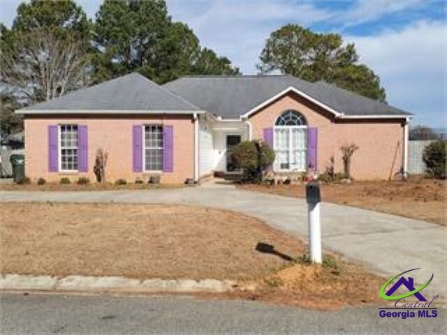 Property Photo: 221 Castle Pines Drive GA 31005