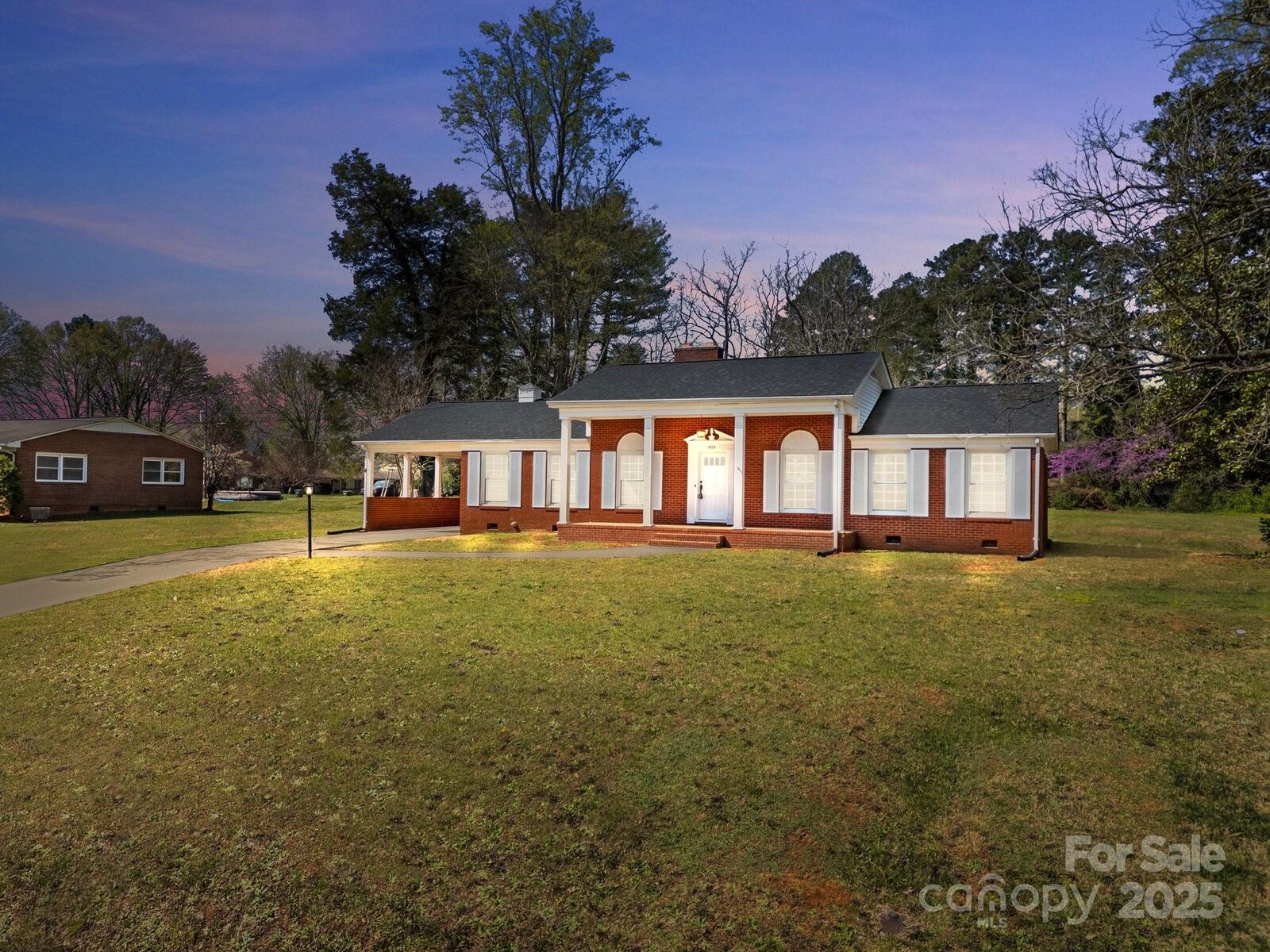 Property Photo: 1023 Terrace Drive NC 28146