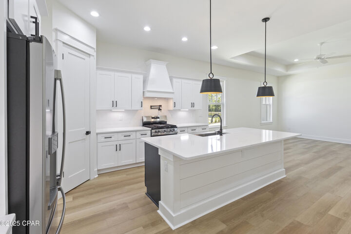 Property Photo: 103 Johns Island Way FL 32407