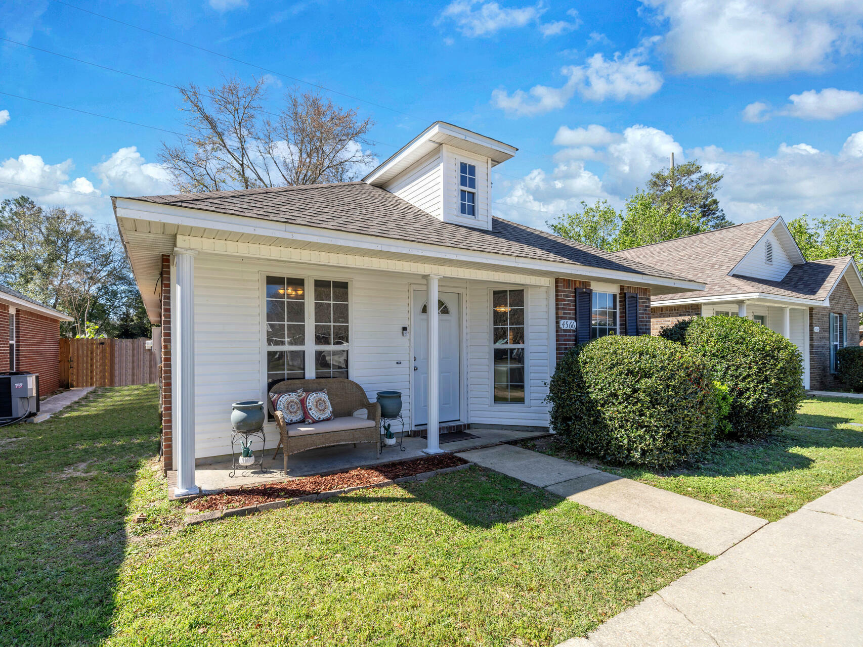 Property Photo: 4566 Barrington Lane FL 32578