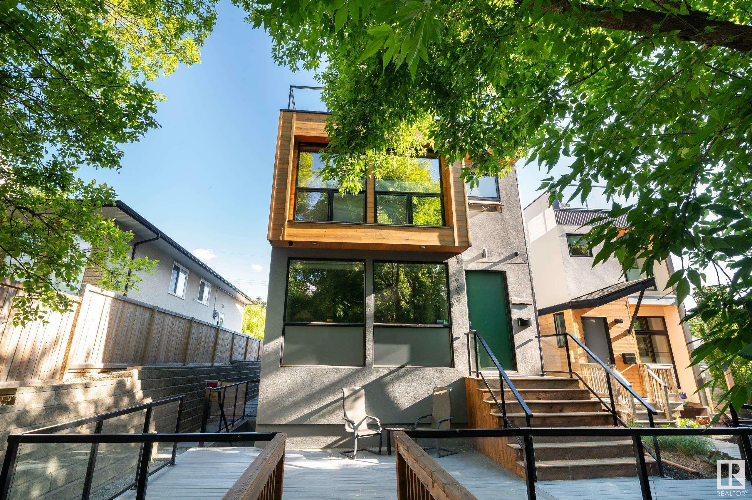 9629 84 Avenue NW  Edmonton AB T6R 0E1 photo