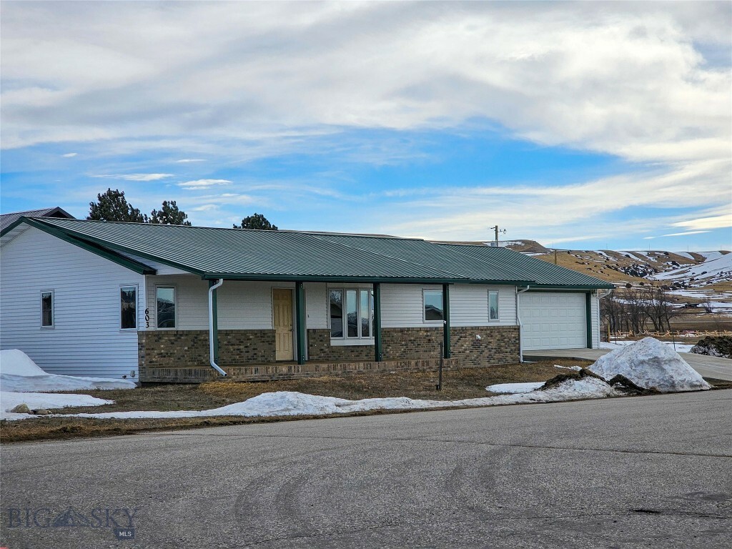 Property Photo: 603 W 3rd Avenue MT 59011