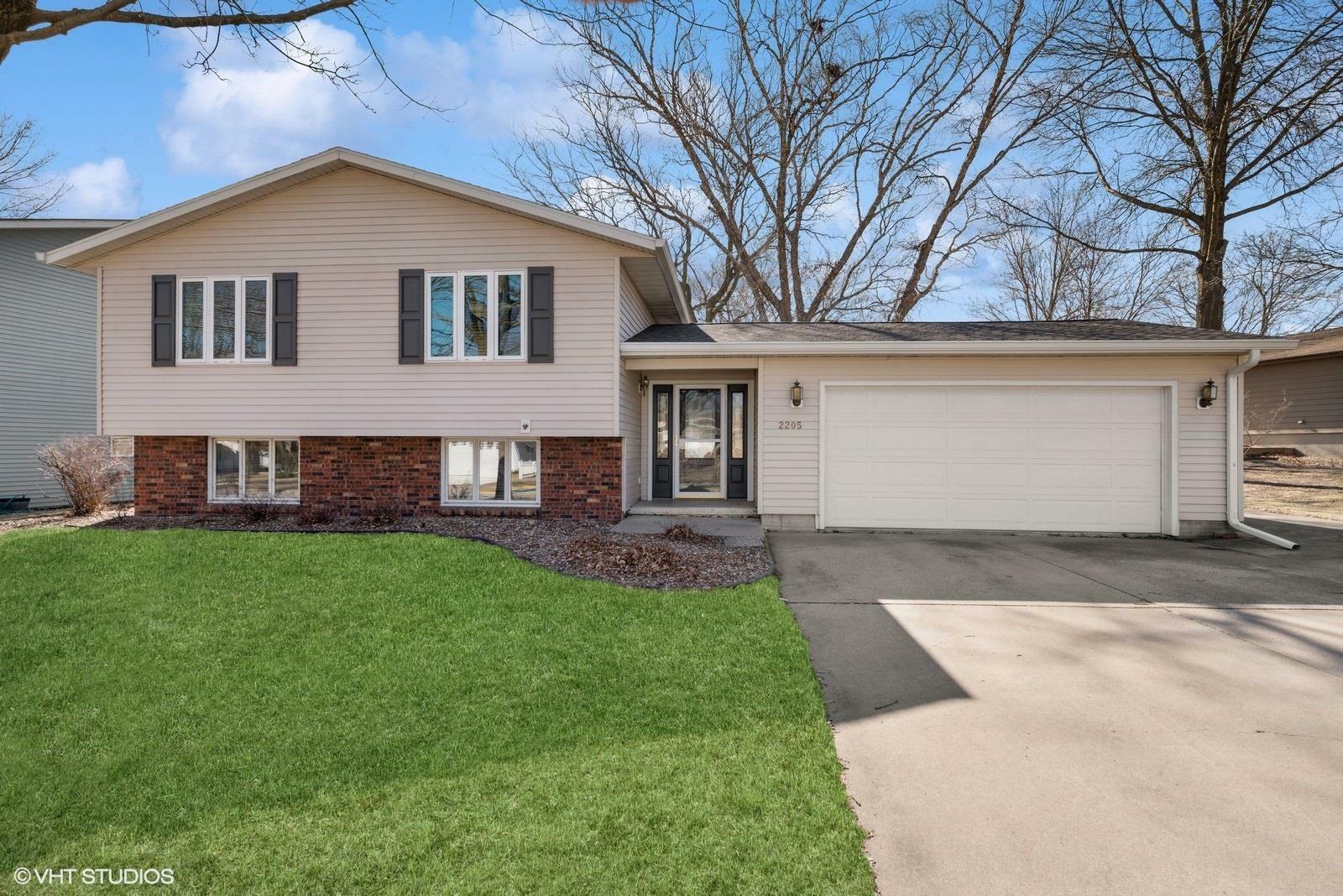 2205 NW 1st Avenue  Waverly IA 50677 photo