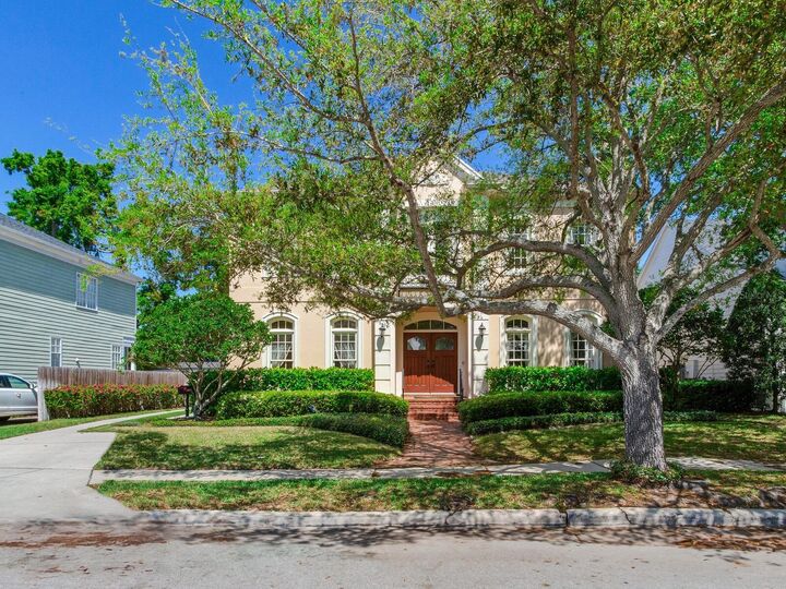 Property Photo: 2927 W Bayshore Court FL 33611