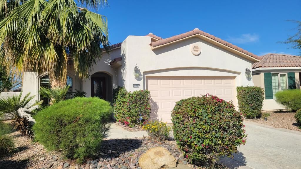 Property Photo: 40941 Calle Santa Cruz CA 92203