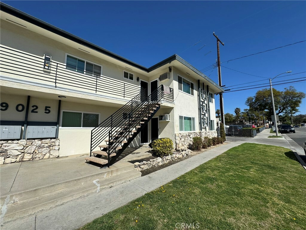 9025 Mills Avenue  Whittier CA 90603 photo