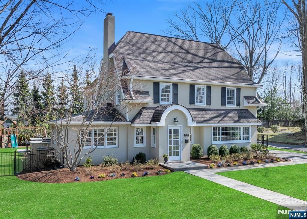 Property Photo:  573 Hillcrest Road  NJ 07450 