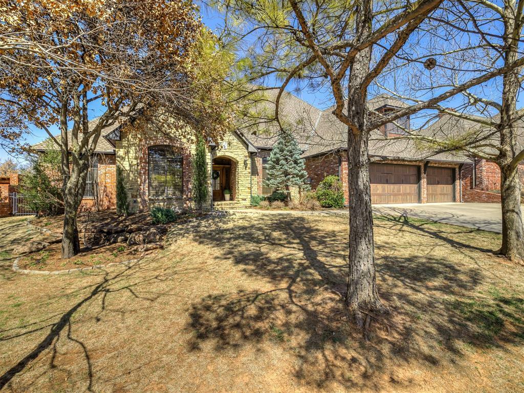 Property Photo: 2109 Woodcrest Lane OK 73034
