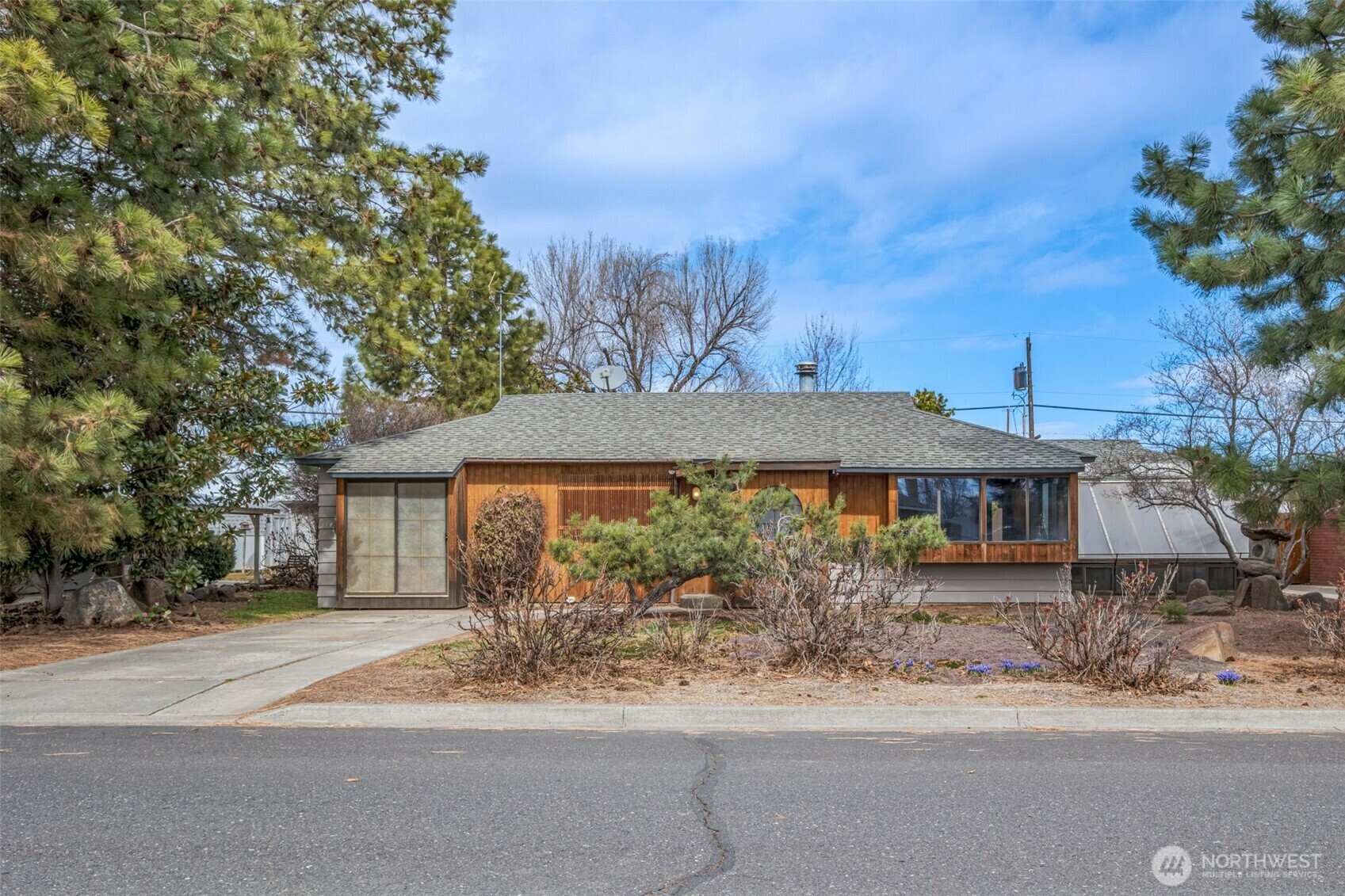 Property Photo: 219 K Street SW WA 98848