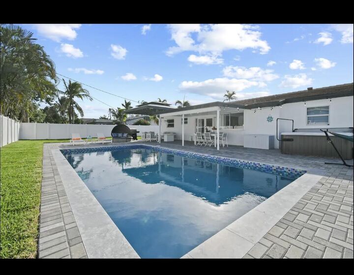 Property Photo:  5040 NE 22 Avenue  FL 33064 