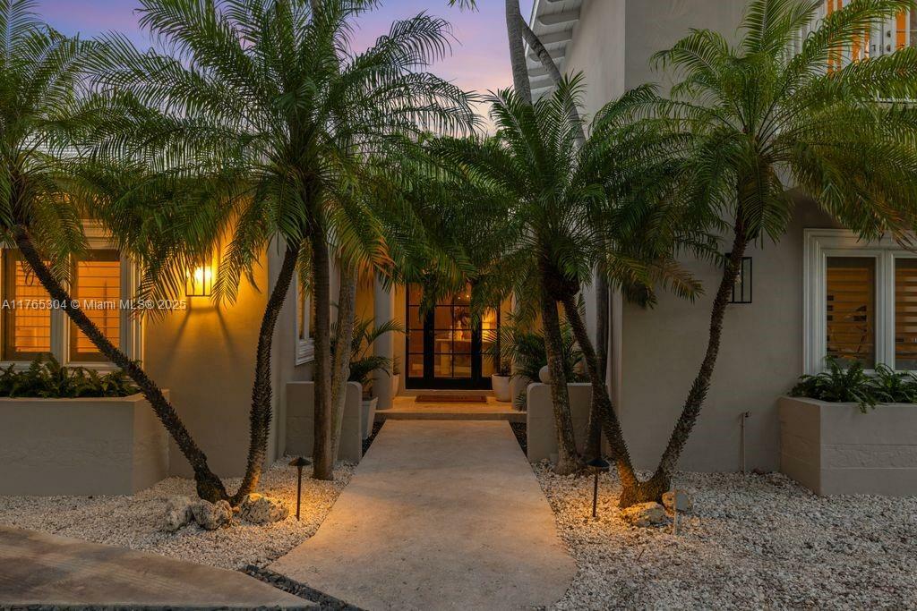 Property Photo: 200 W McIntyre St FL 33149