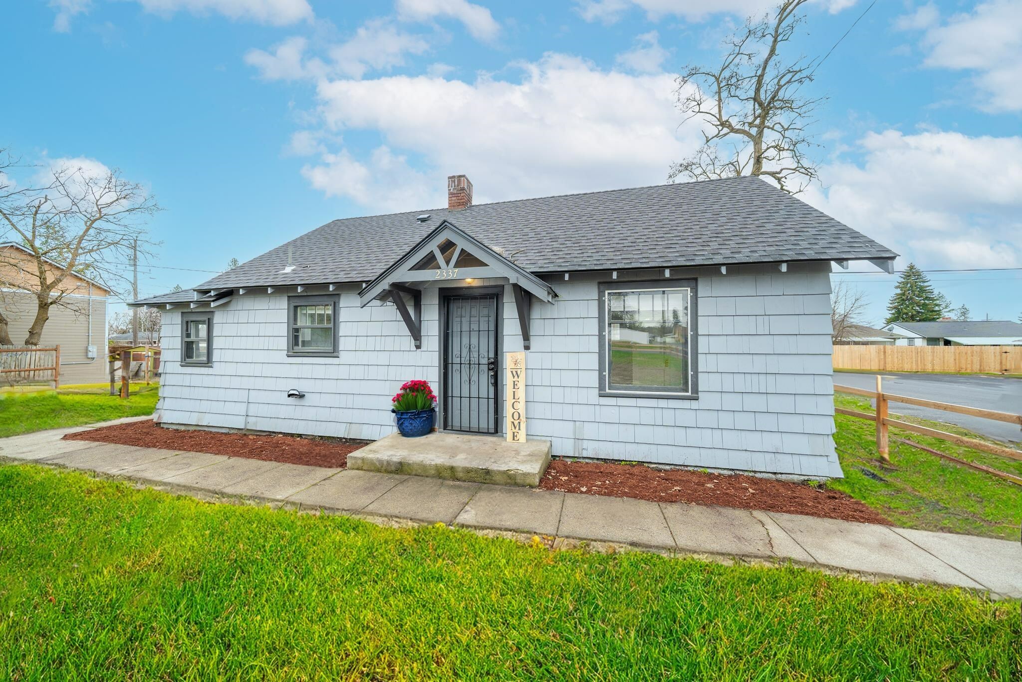 Property Photo: 2337 W Kiernan Ave WA 99205