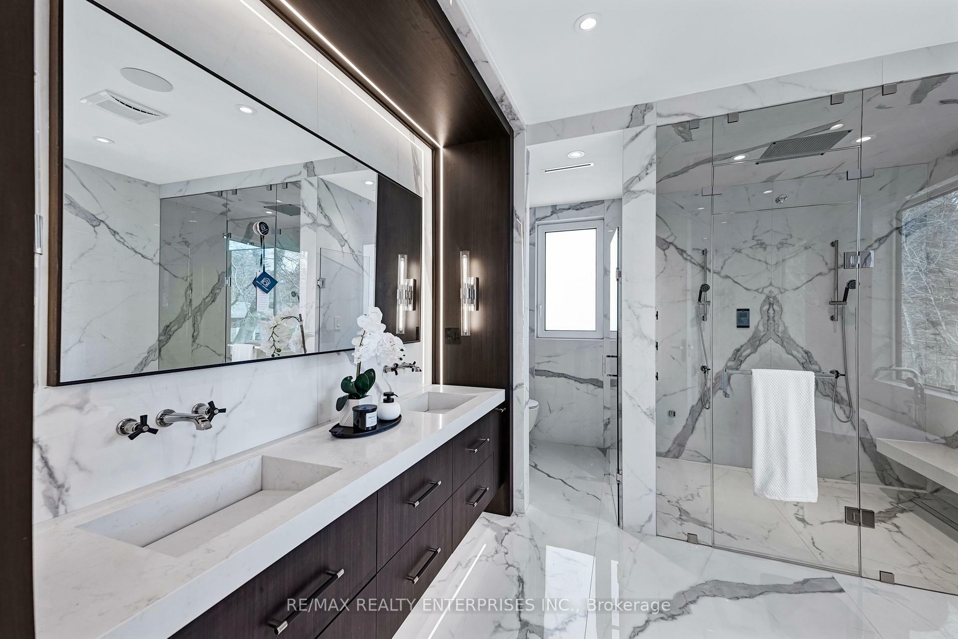 Property Photo: 718 Balboa Drive ON L5H 2V6