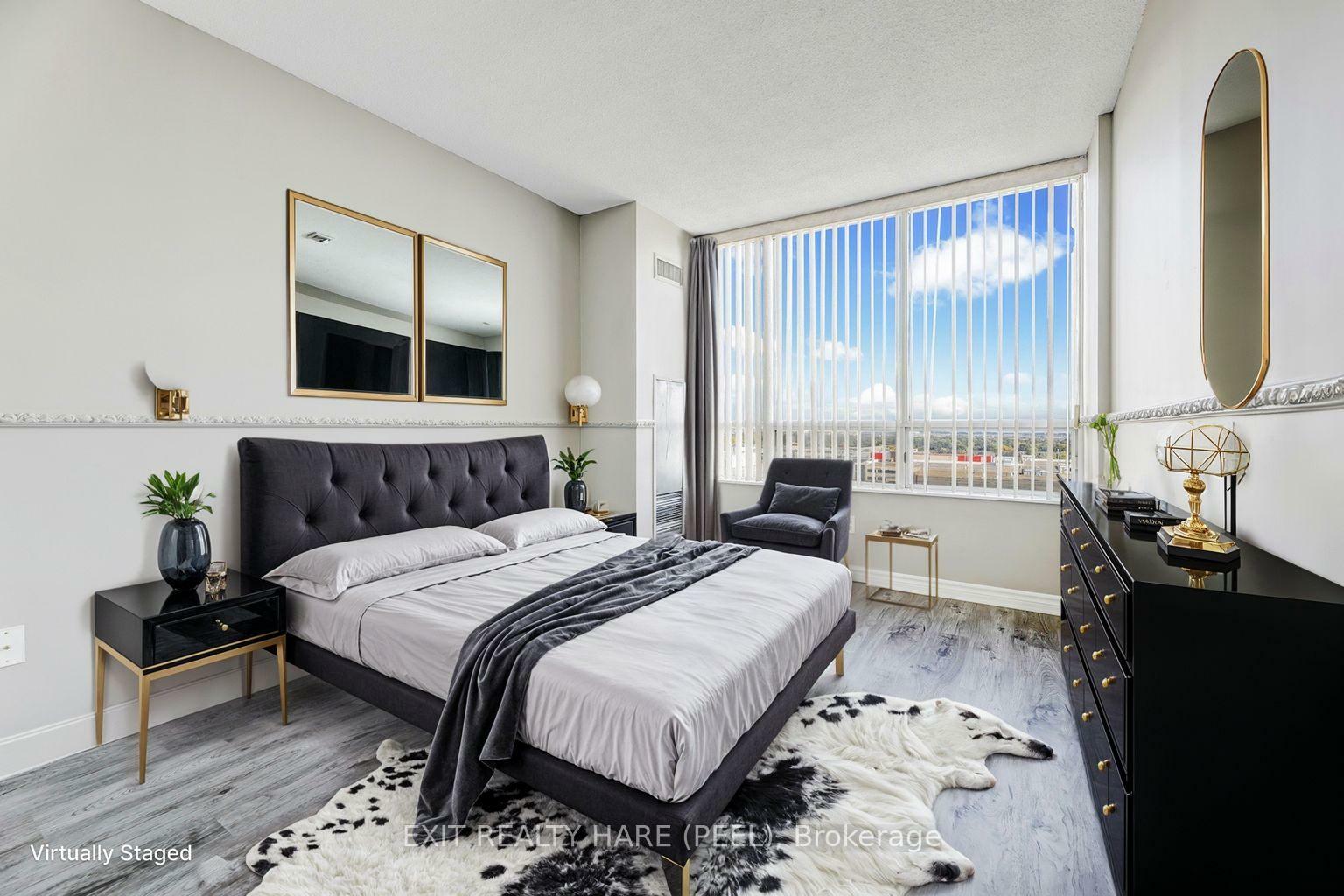 Property Photo: 26 Hanover Road 1002 ON L6S 4T2