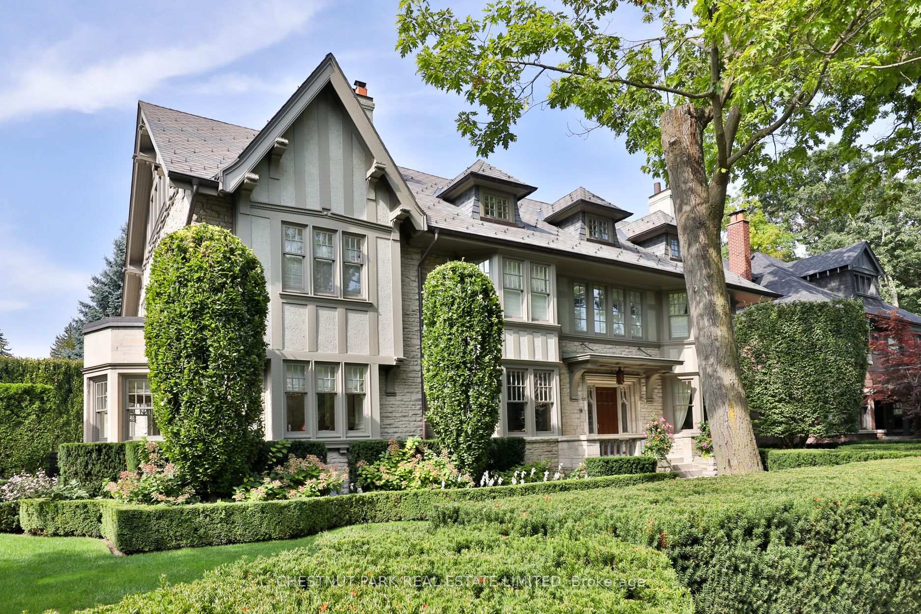 Property Photo: 170 Roxborough Drive ON M4W 1X8