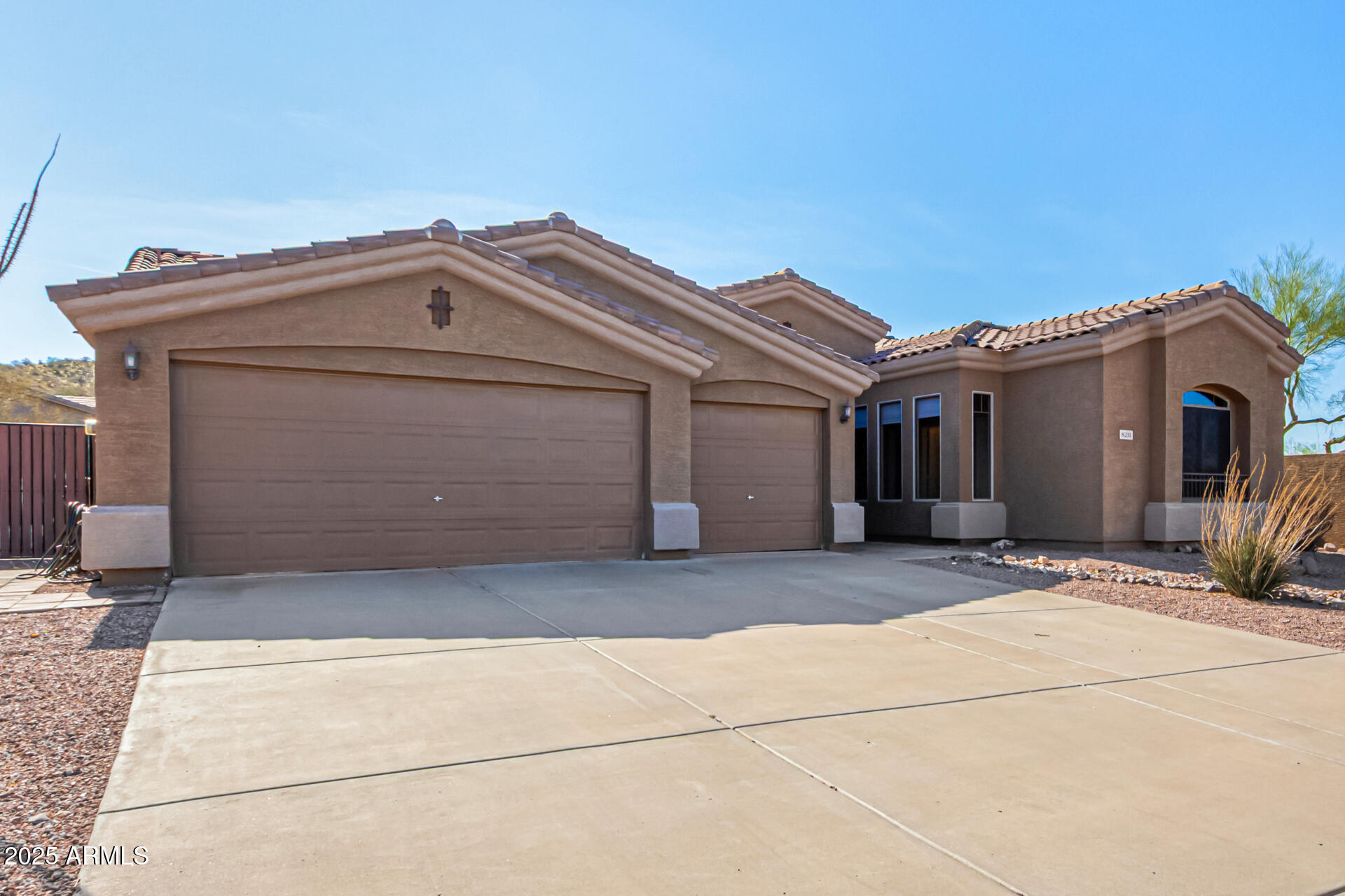 Property Photo: 8211 E Apache Plumb Drive AZ 85118