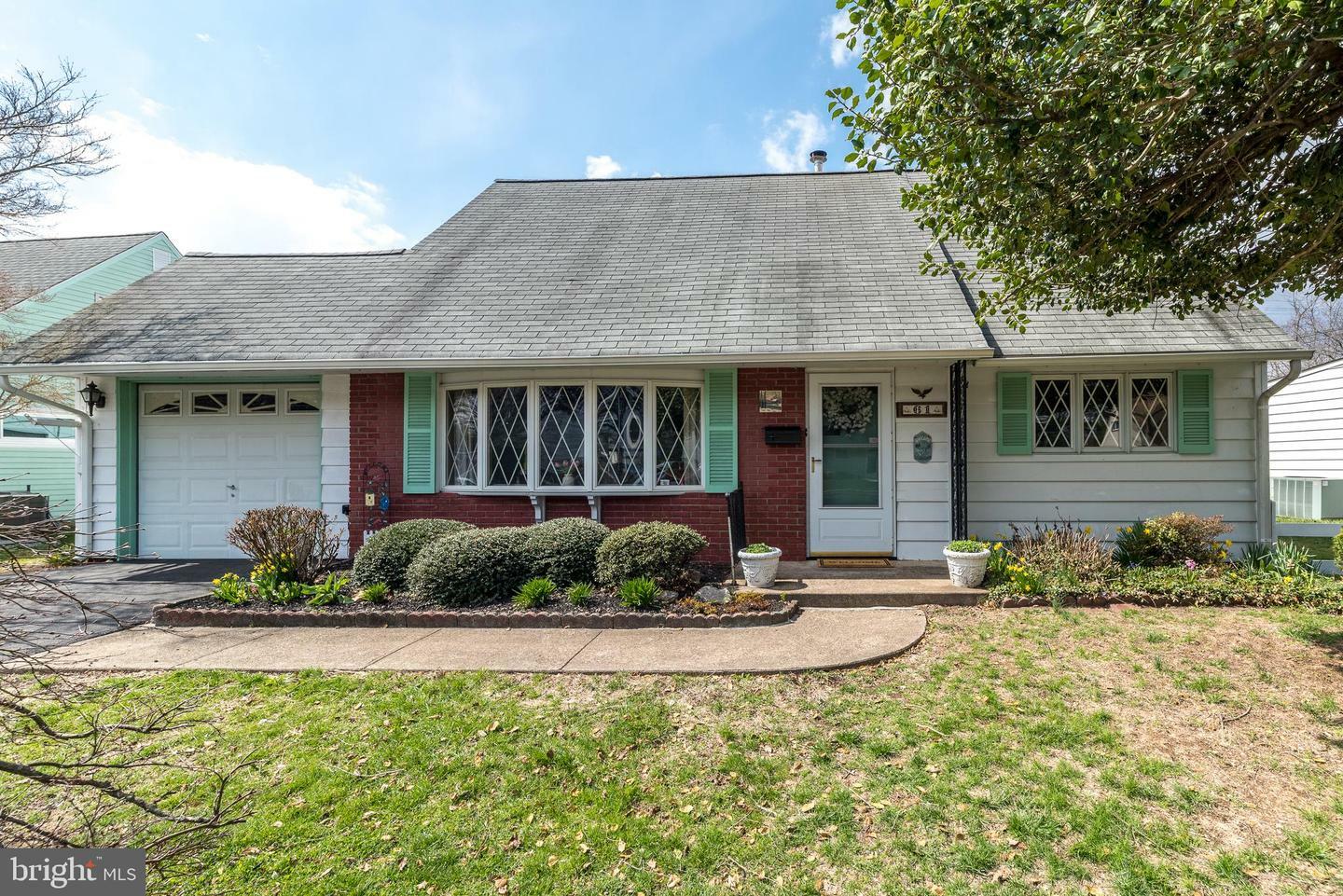 Property Photo: 61 Kenwood Drive N PA 19055