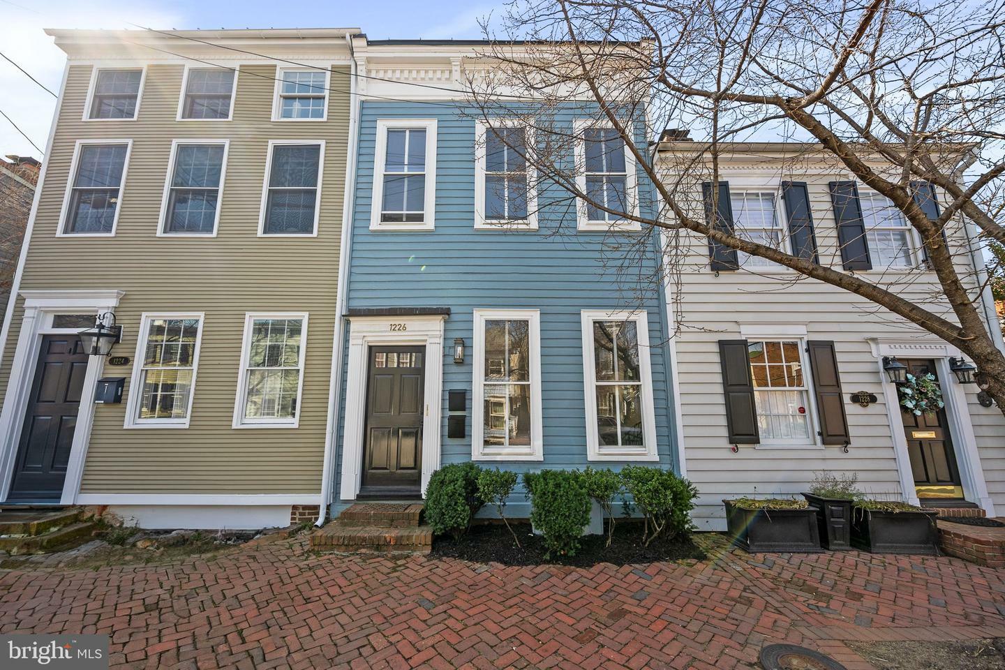 Property Photo: 1226 Prince Street VA 22314