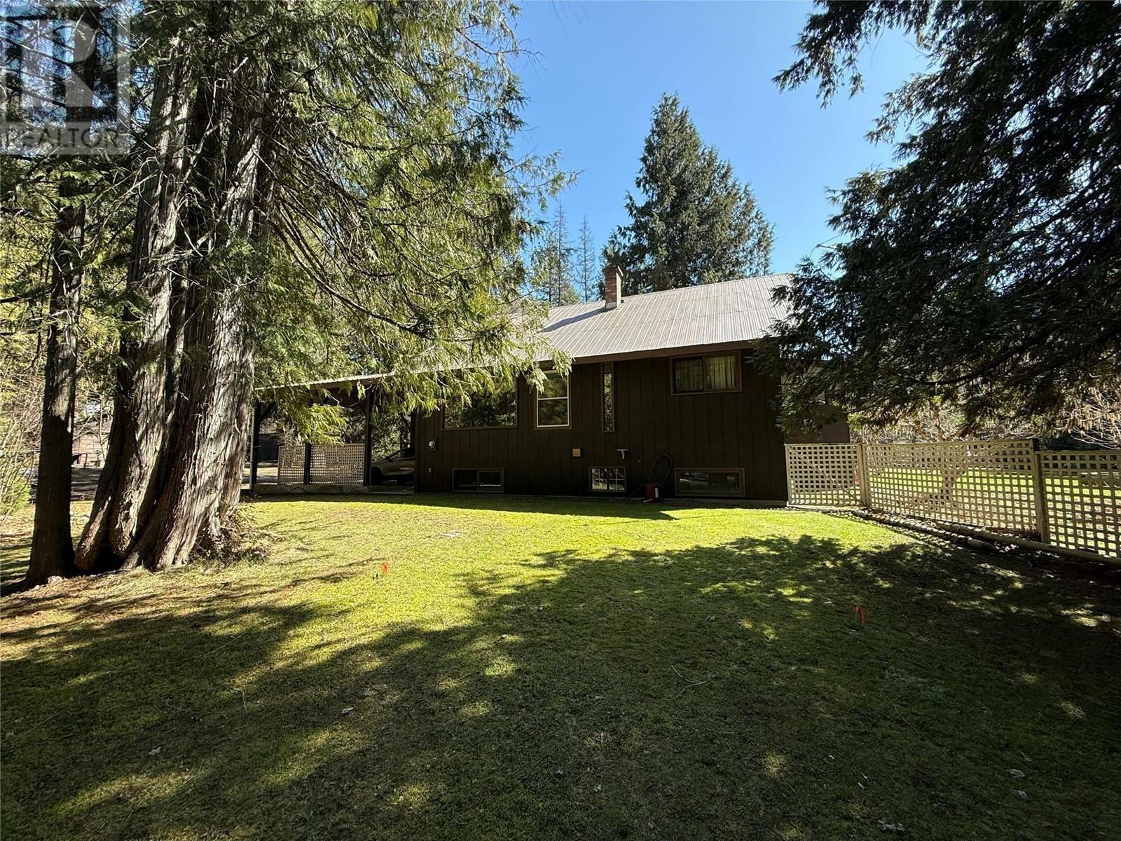 Photo de la propriété: 5640 Rays Road BC V0G 2J0