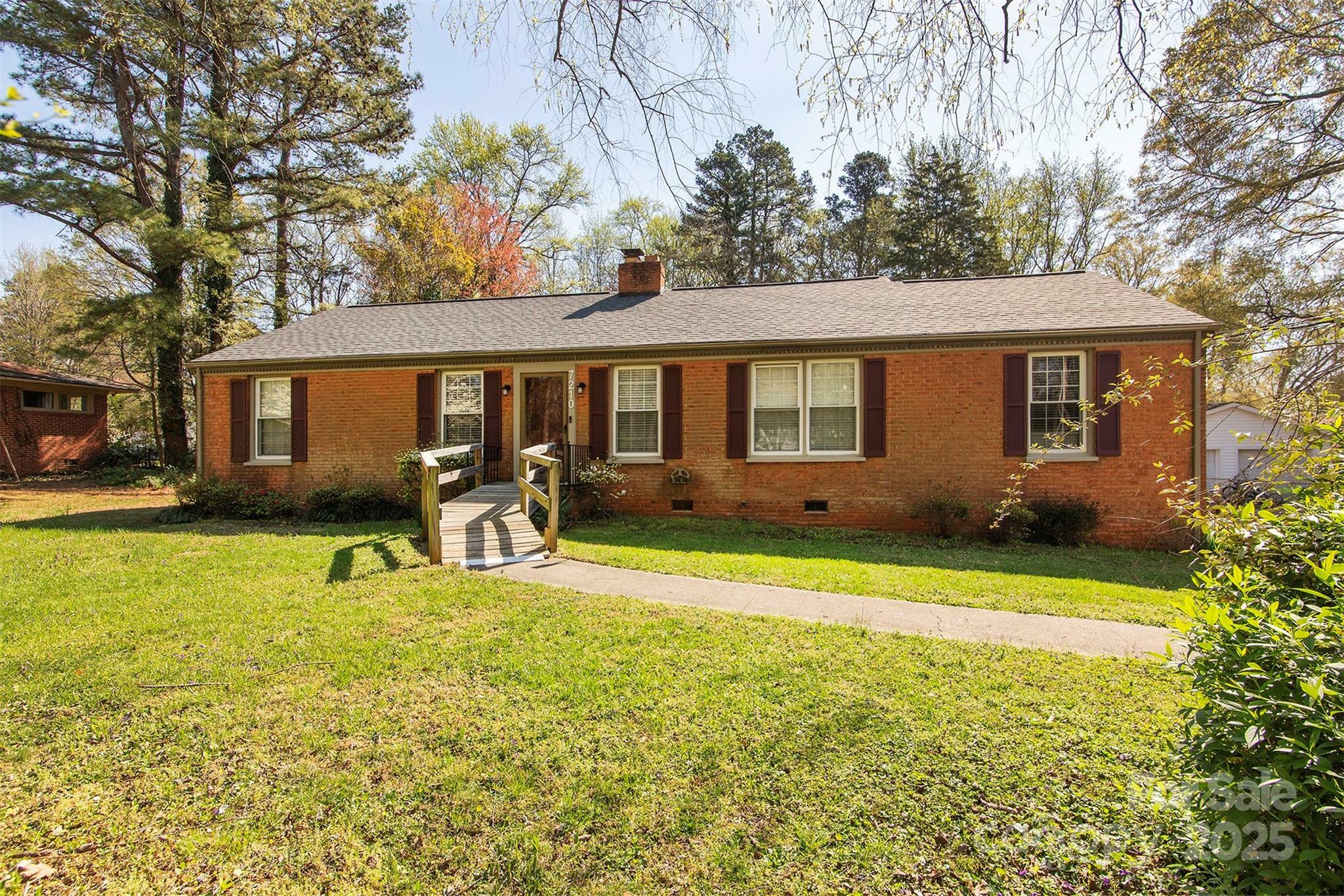 Property Photo: 7210 Lakeside Drive N NC 28215