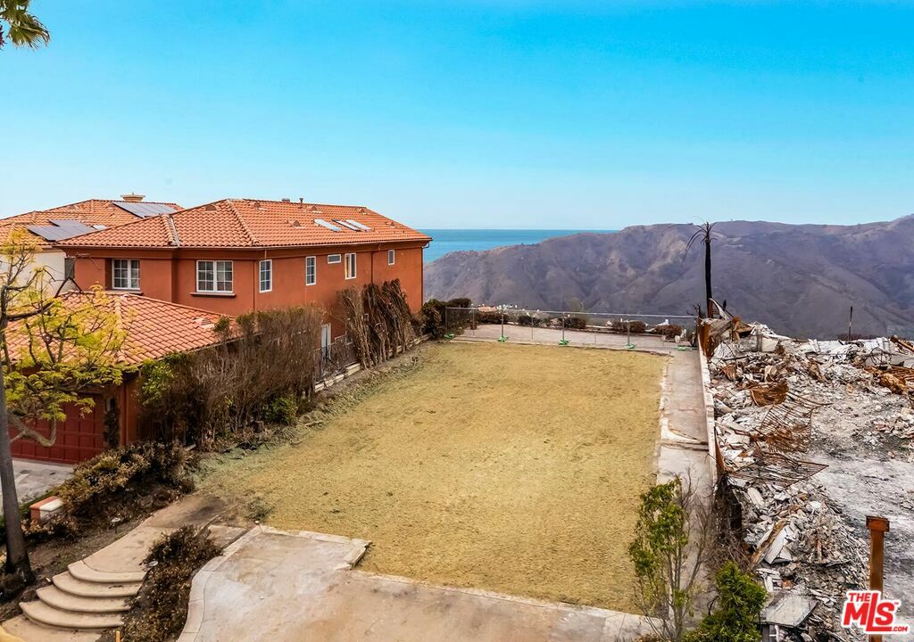 Property Photo: 1648 Chastain Pkwy CA 90272