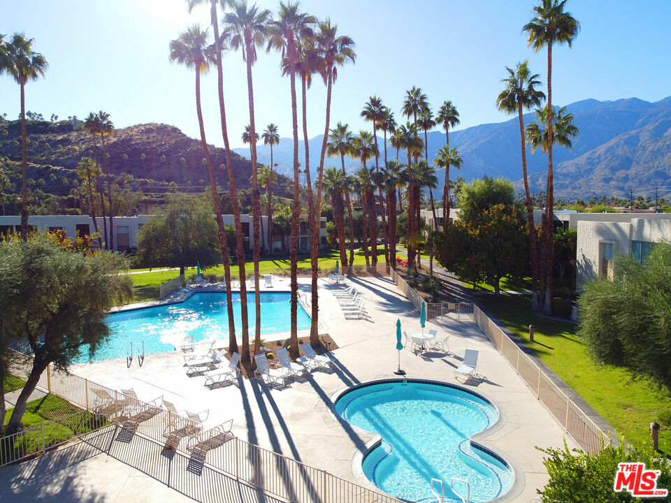 Property Photo: 501 Desert Lakes Cir CA 92264