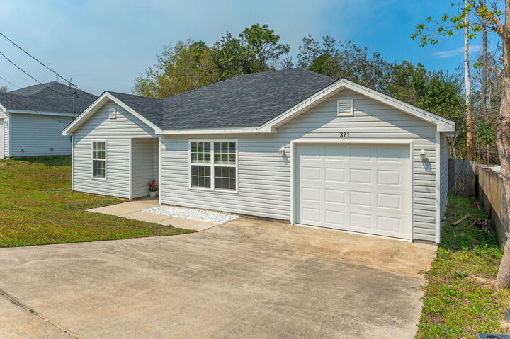 Property Photo: 321 Apple Drive FL 32536