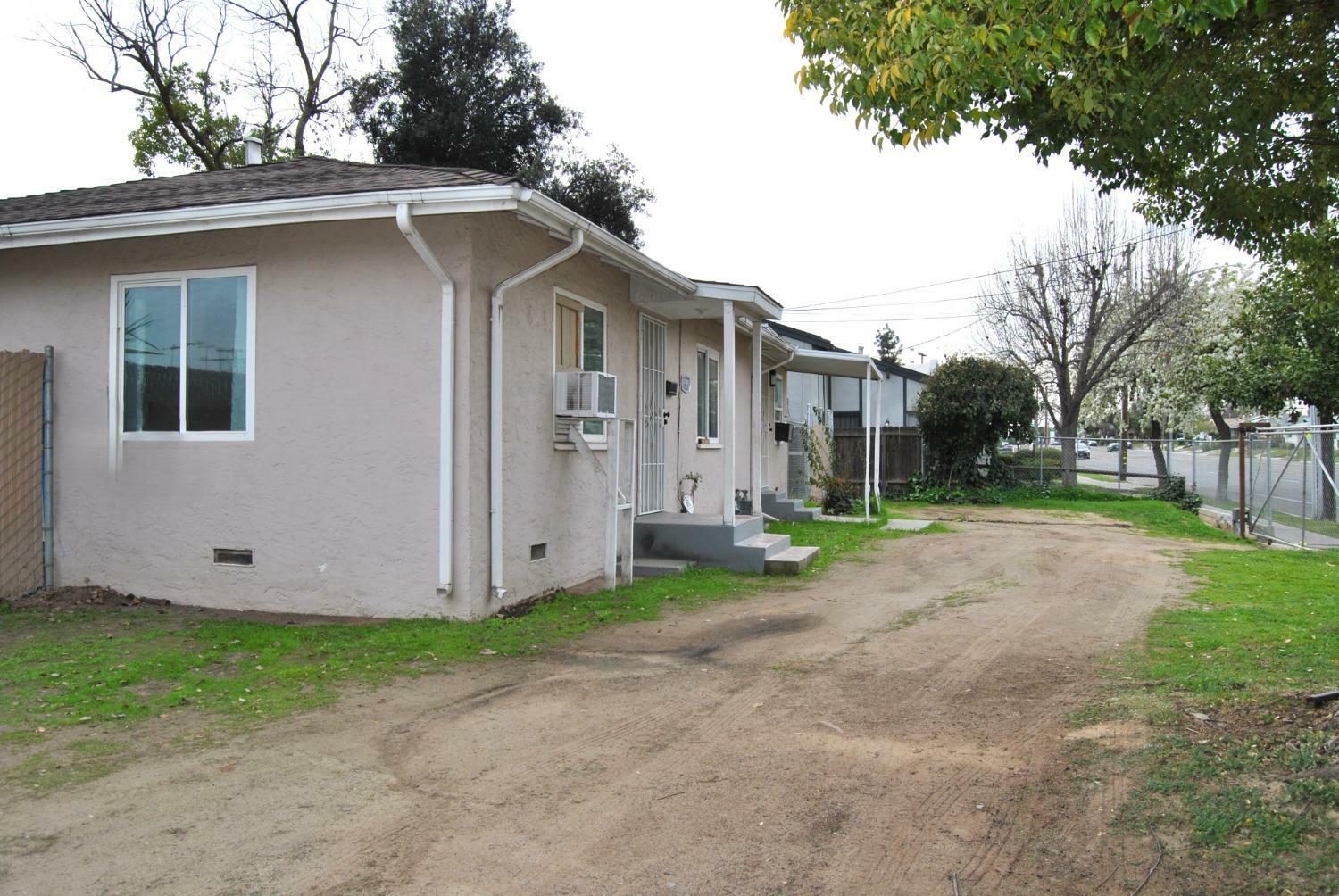 Property Photo: 1545 W Shields Avenue CA 93705