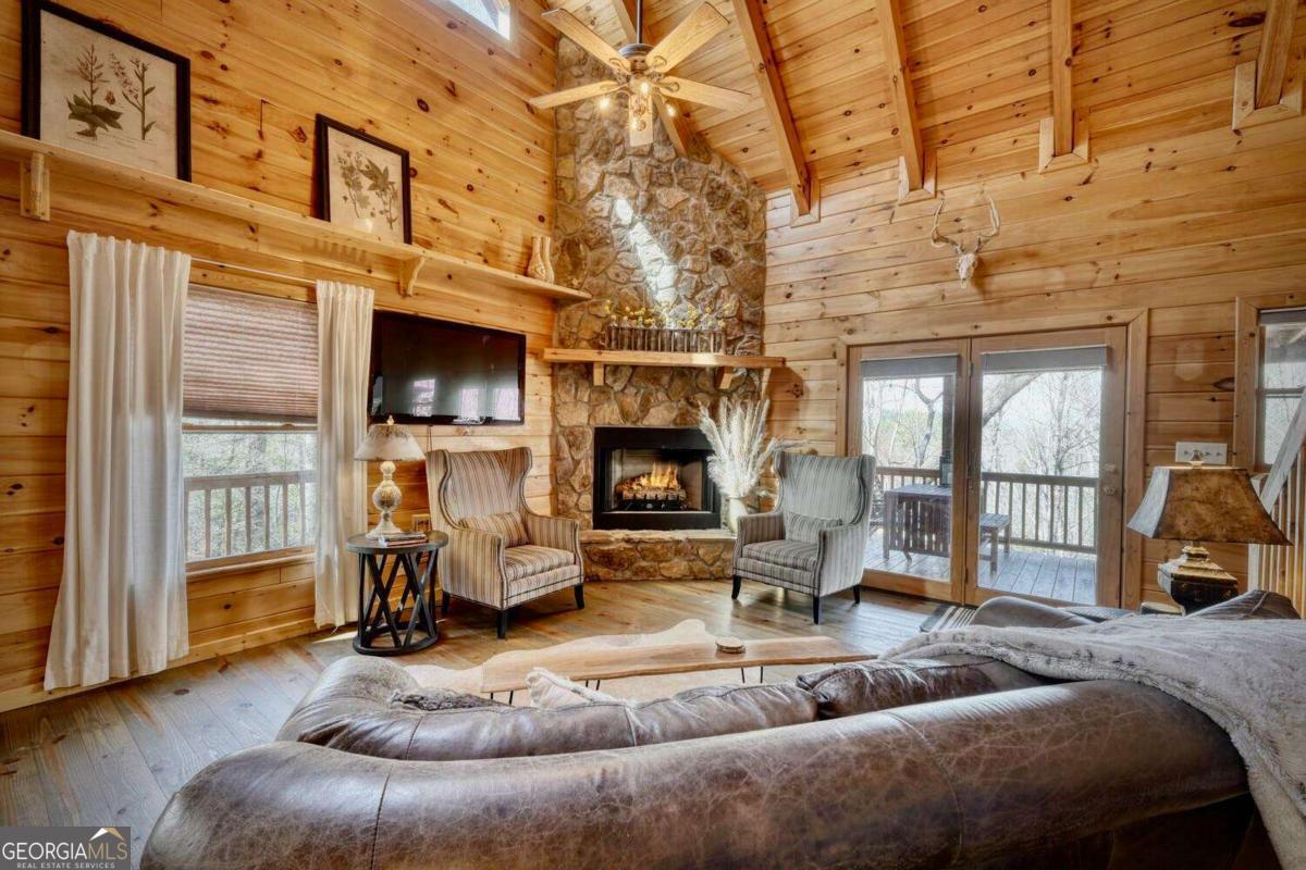 Property Photo: 879 Mill Stone Mountain GA 30513