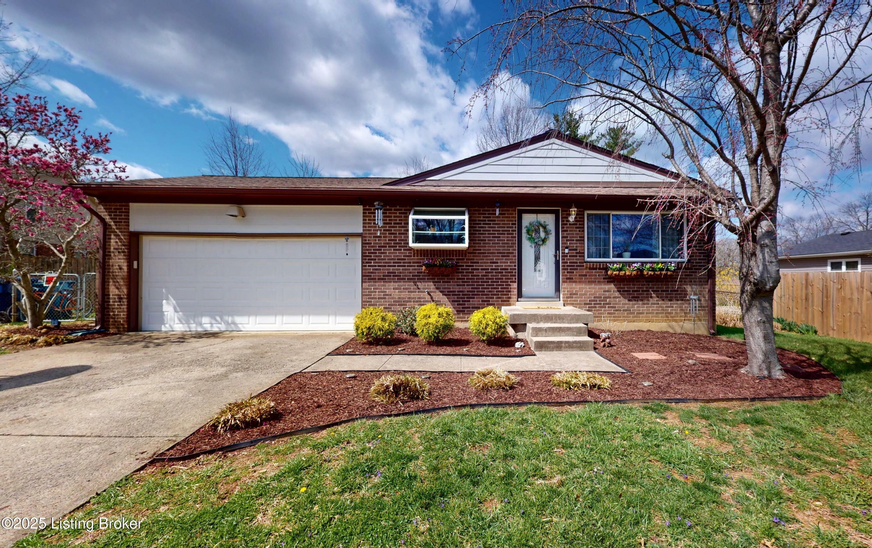 Property Photo: 5502 Lake Ct KY 40014