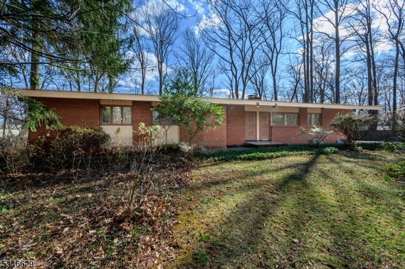 Property Photo: 38 Heather Ln NJ 07067