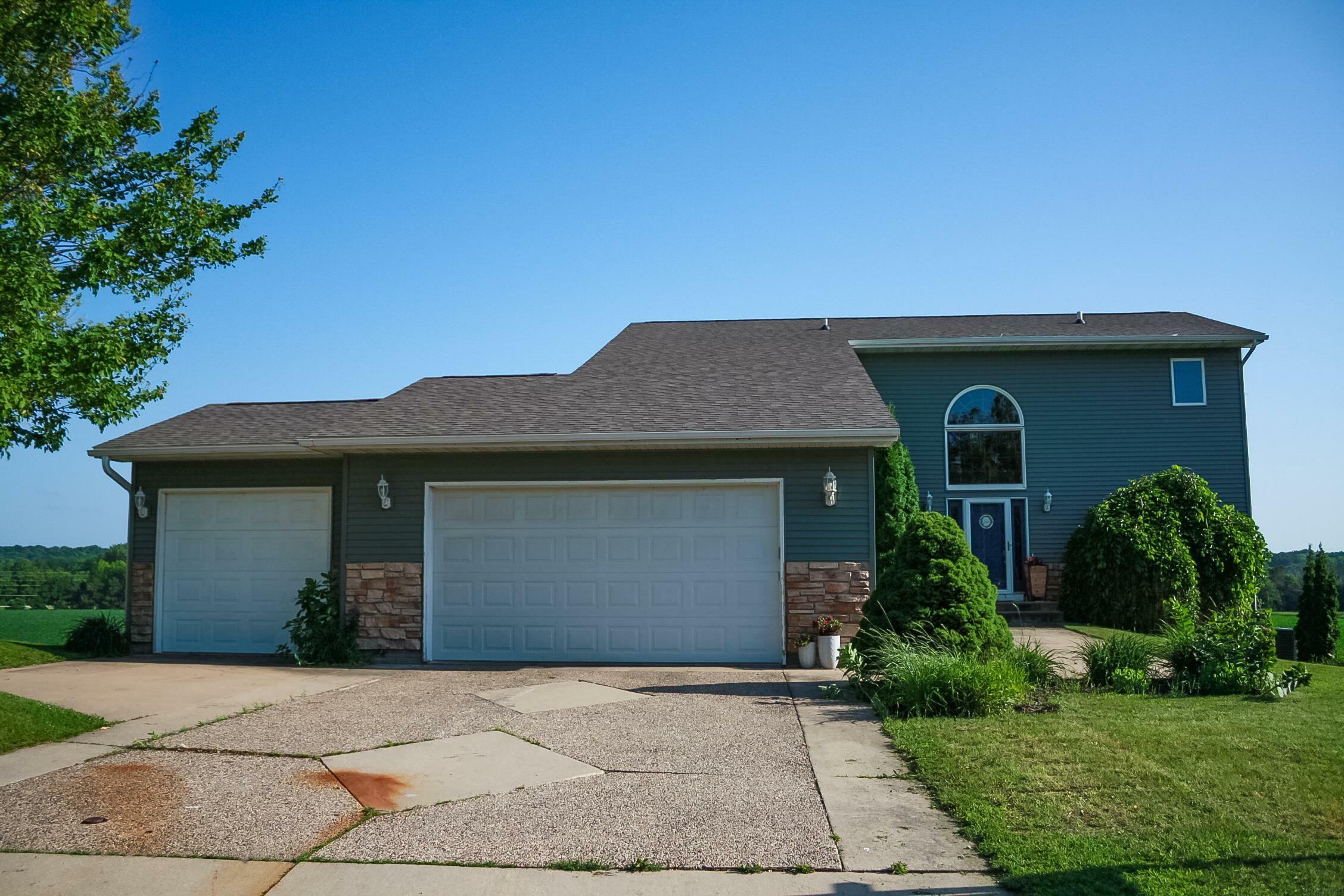 Property Photo: 305 Southridge Drive IA 50677