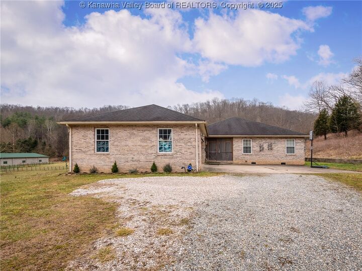 Property Photo: 634 Hitch N Go Lane WV 25071