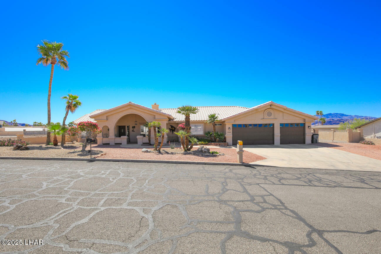 Property Photo: 2220 Snead Dr AZ 86406