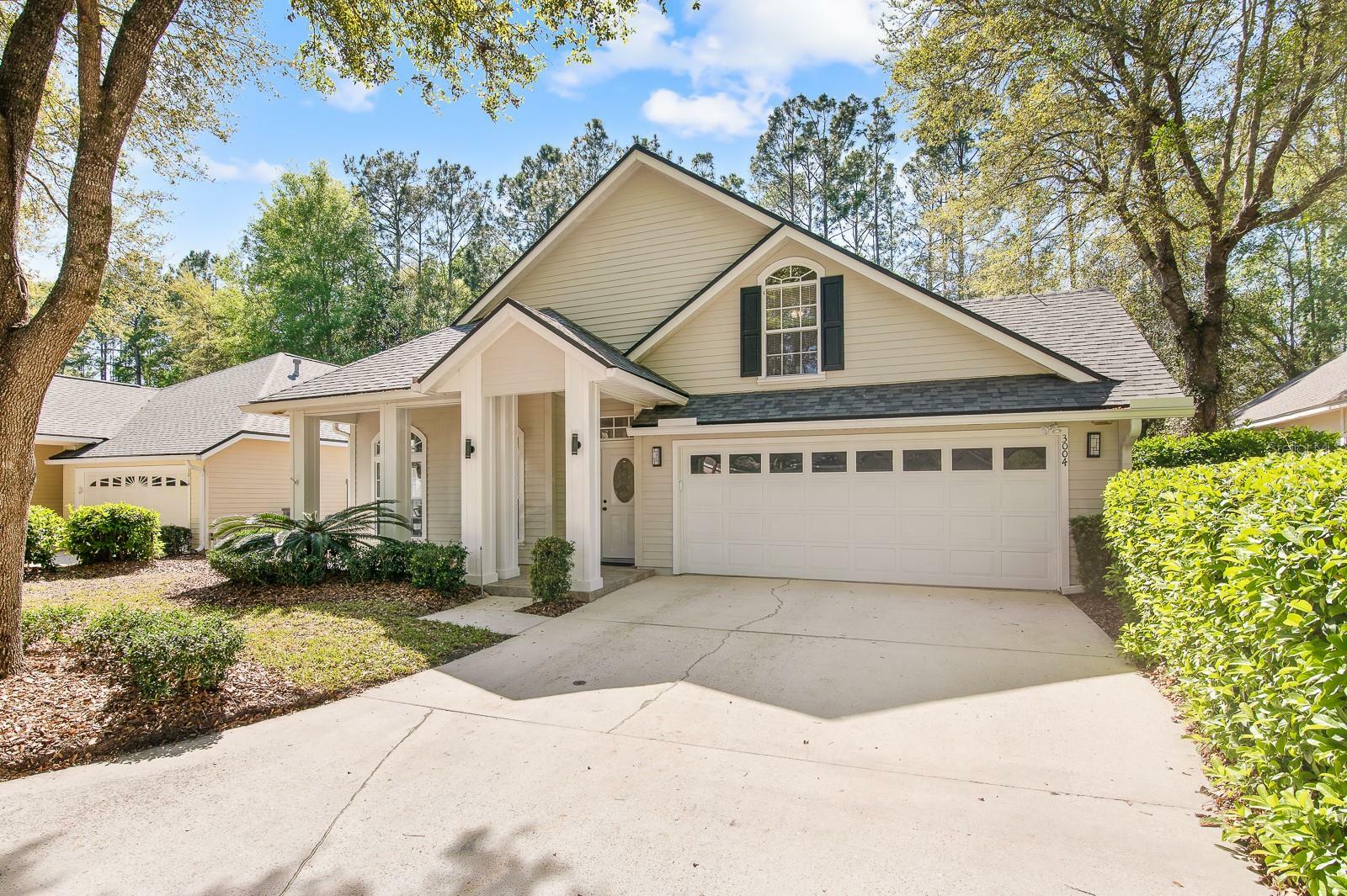 Property Photo: 3004 SW 98th Way FL 32608