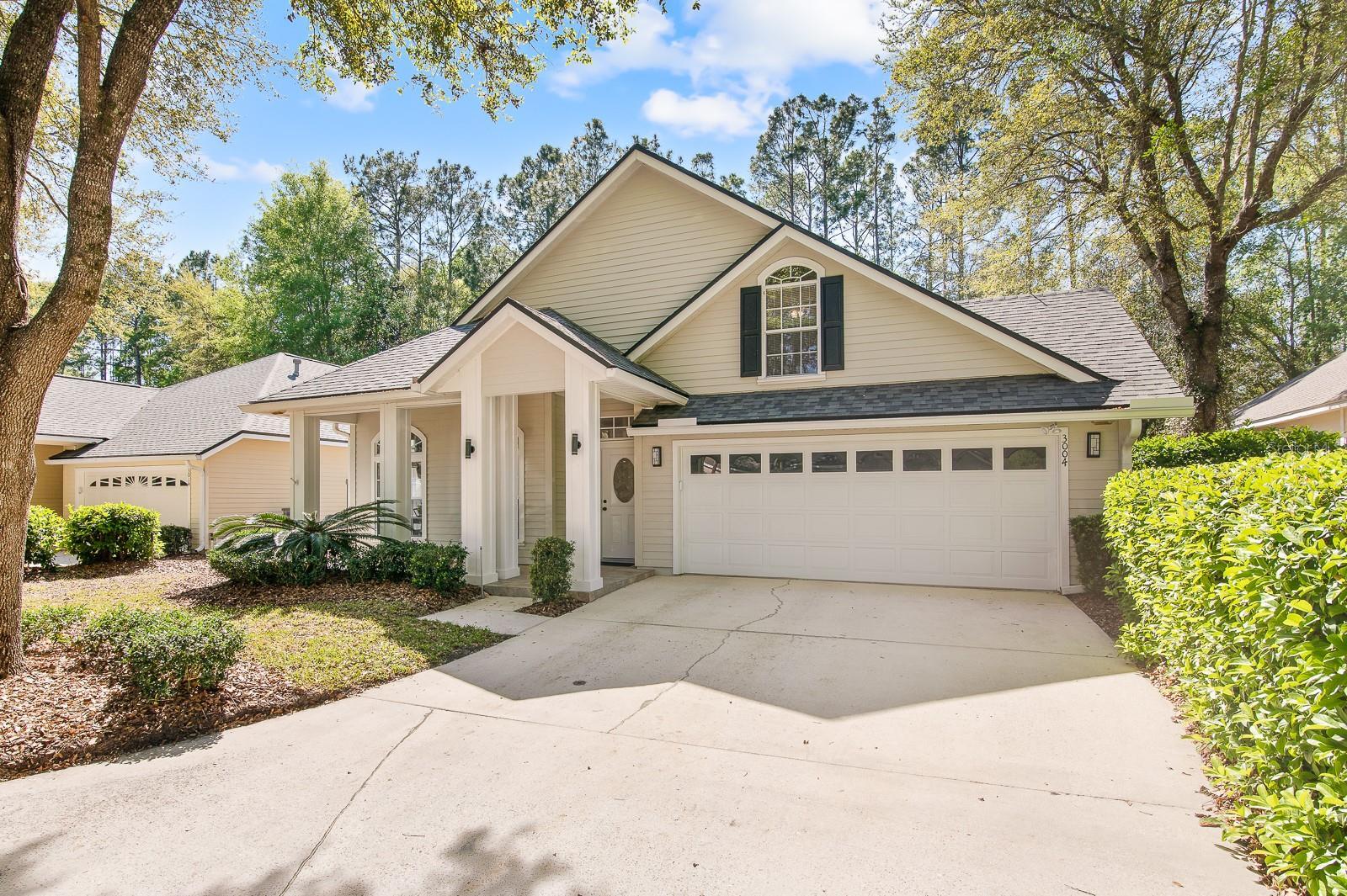 Property Photo: 3004 SW 98th Way FL 32608