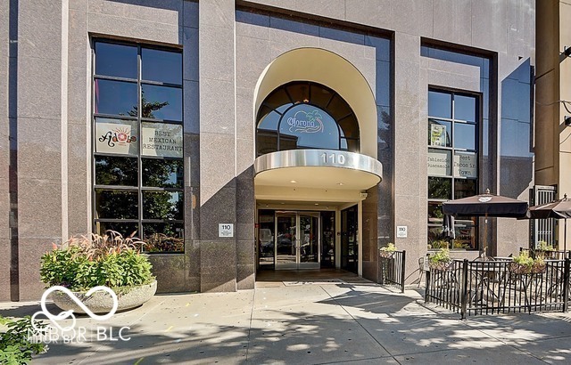 Property Photo: 110 E Washington Street 802 IN 46204
