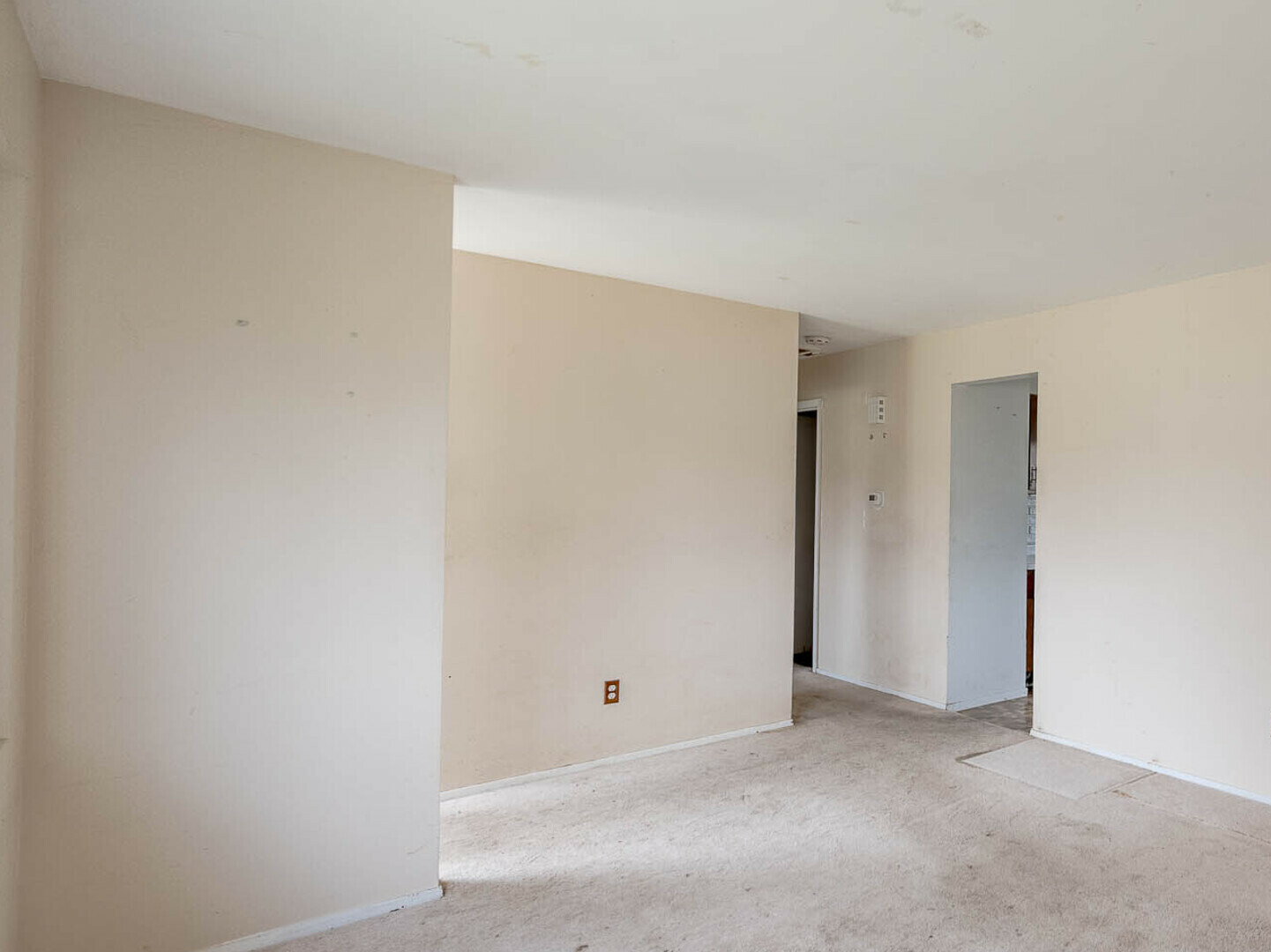 Property Photo: 74 Paddock Street IL 60538