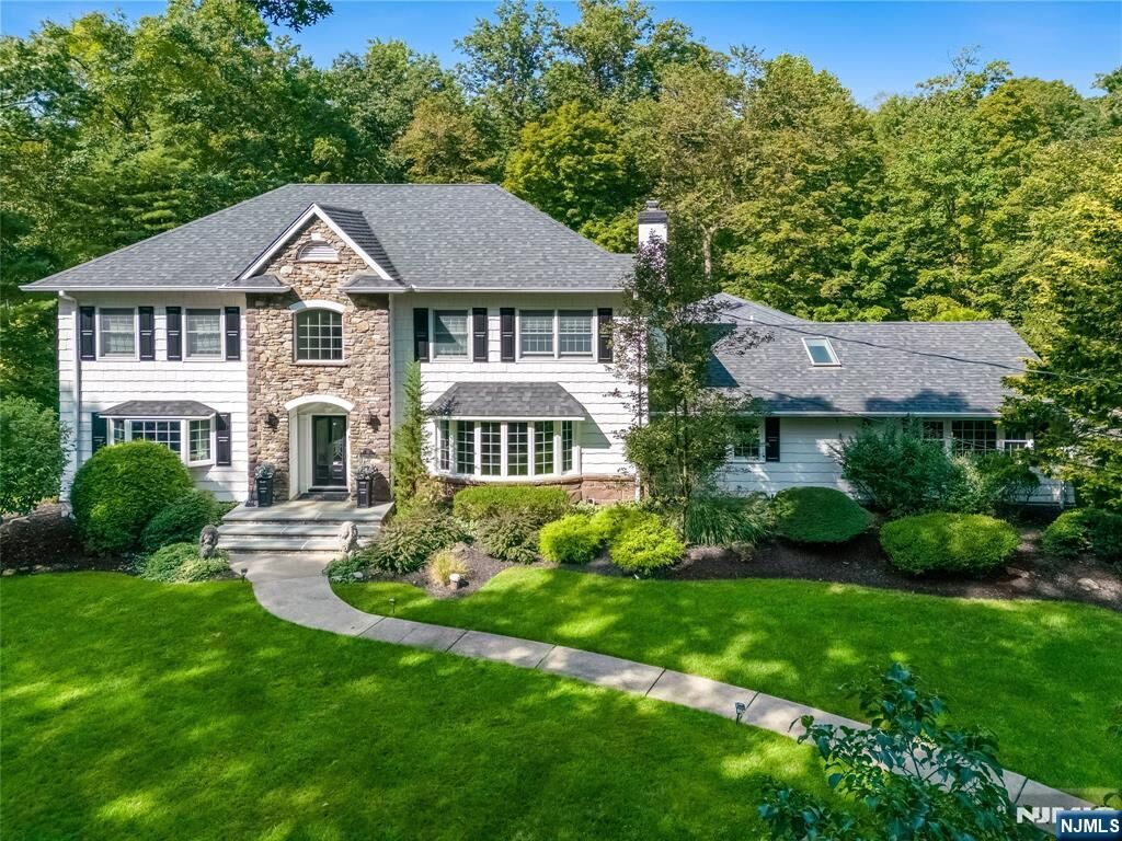 Property Photo:  15 Fieldstone Lane  NJ 07458 