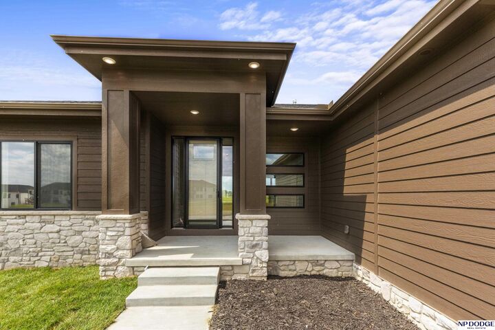 Property Photo: 5712 N 199 Street NE 68022
