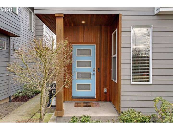 Property Photo:  2813 SE Hawthorne Blvd 5  OR 97214 