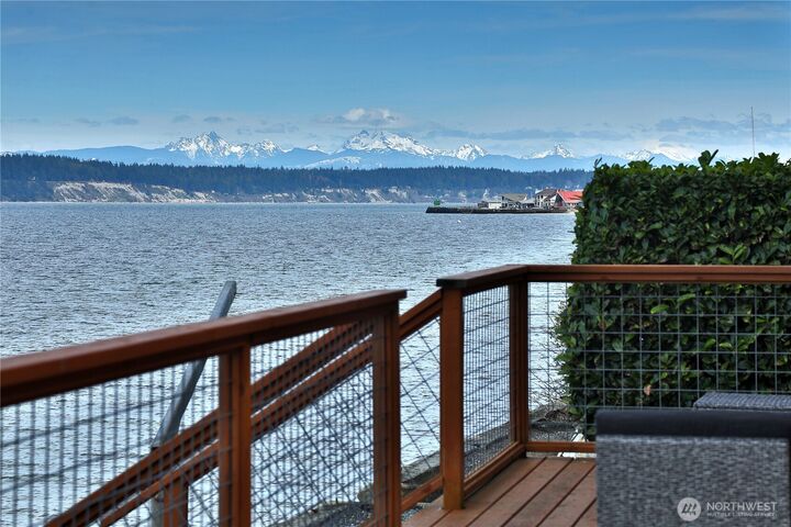 Property Photo:  2032  Eastpoint Drive  WA 98260 