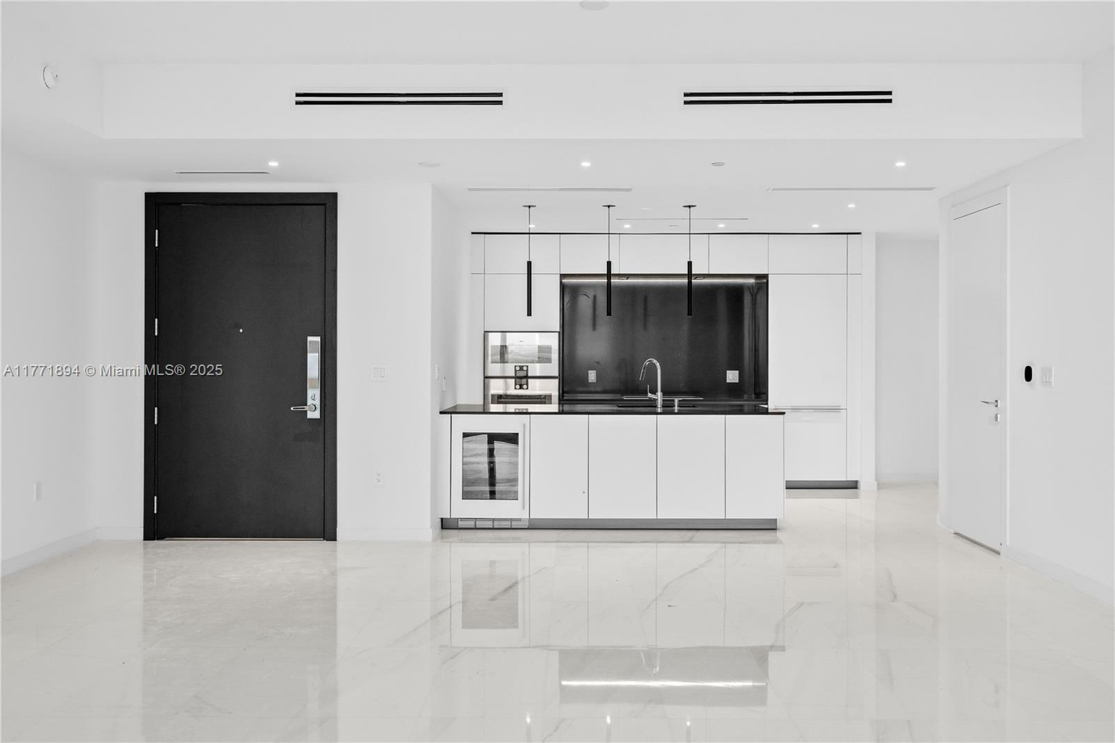 Property Photo: 300 Biscayne Blvd Way 1103 FL 33131