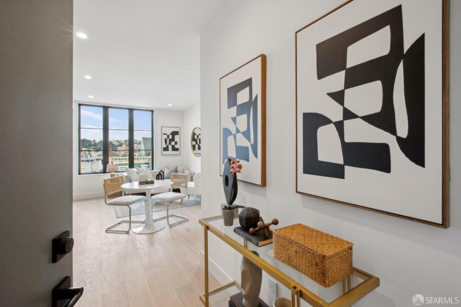 Property Photo:  986 South Van Ness Avenue 402  CA 94110 