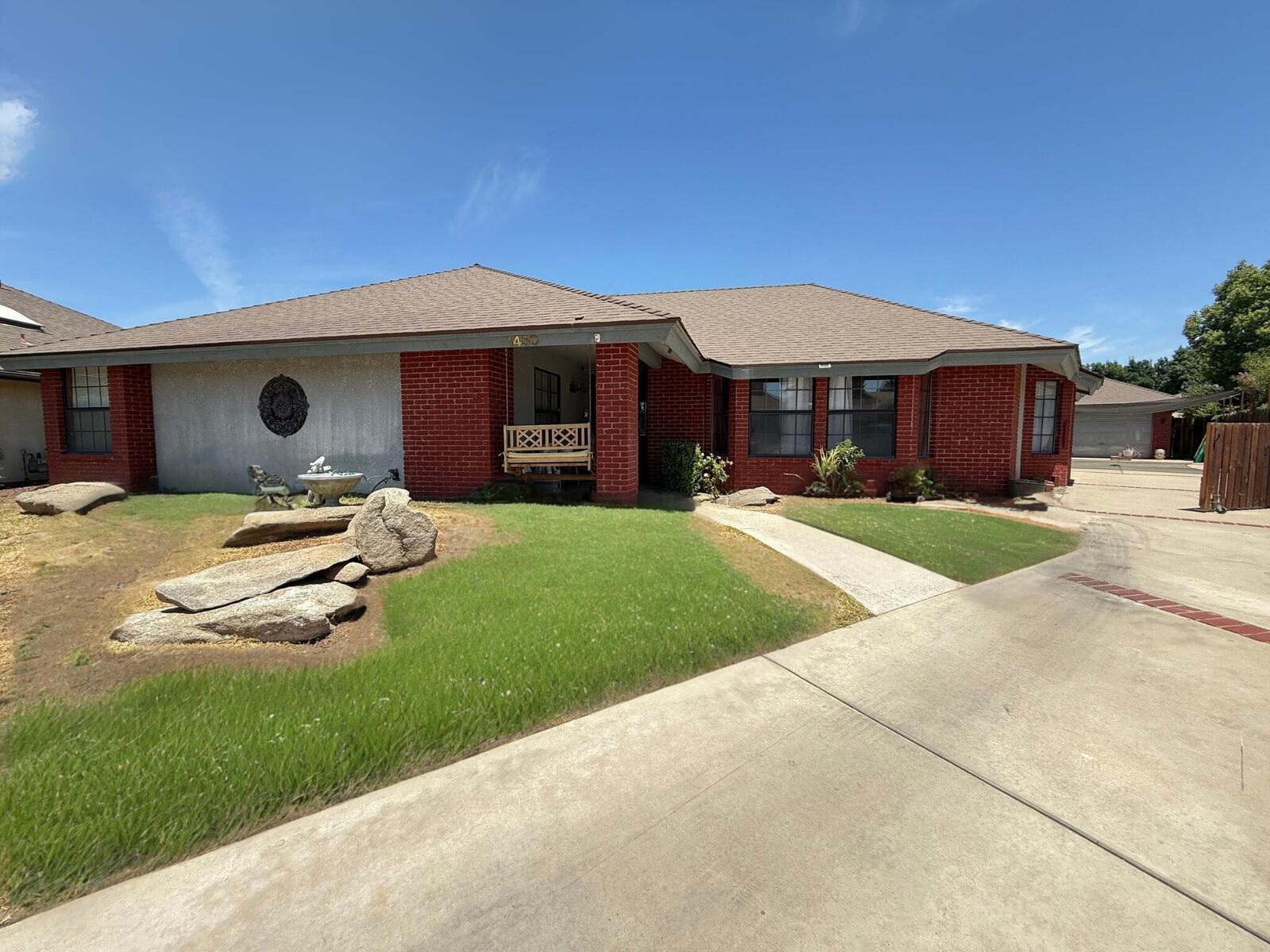 Property Photo:  1450 W Brian Lane  CA 93257 