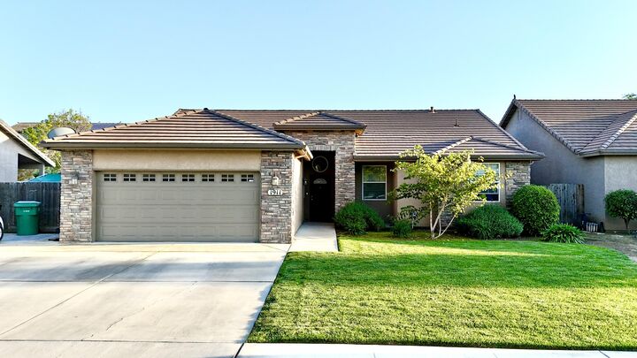 1911 W Castle Avenue  Porterville CA 93257 photo